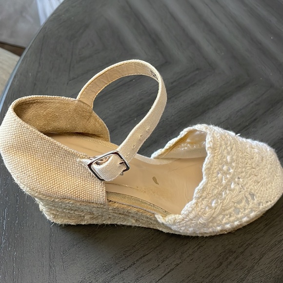 Chico’s Women’s White and Cream Crochet Lace Wedges - Size 7 - Picture 13 of 13
